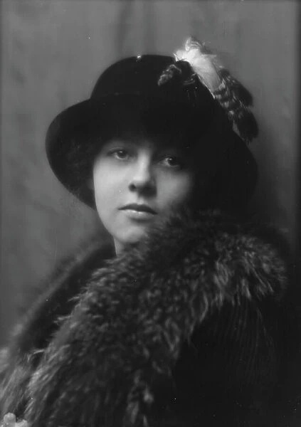 Smith, Kathleen, Miss (Mrs. Coleman), portrait photograph, 1912 or 1913. Creator: Arnold Genthe