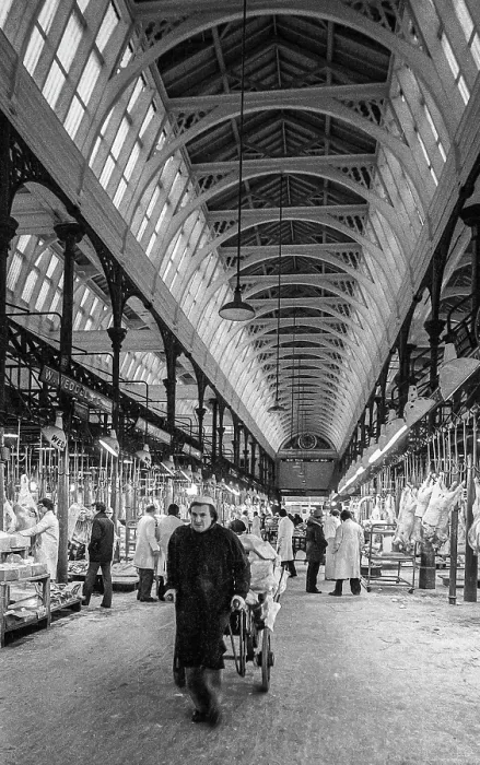 Framed Print : Smithfield Meat Market, City of London, January 1980. Creator: Peter Thompson Framed Print : Smithfield Meat Market, City of London, January 1980. Creator: Peter Thompson