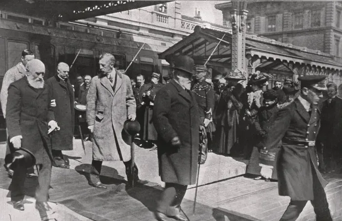 Framed Print : The last snap-shot of King Edward, 1910. Creator: Unknown Framed Print : The last snap-shot of King Edward, 1910. Creator: Unknown