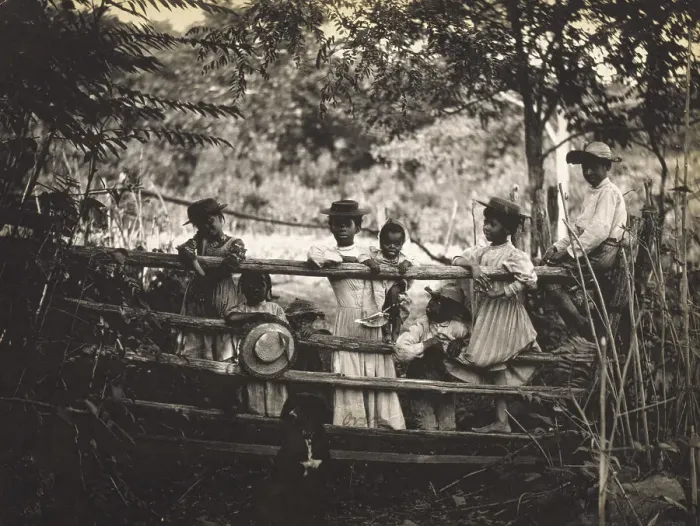 Framed Print : Snicker's Gap. Watching the stage go by, between 1900 and 1901. Creator: Frances Benjamin Johnston Framed Print : Snicker's Gap. Watching the stage go by, between 1900 and 1901. Creator: Frances Benjamin Johnston