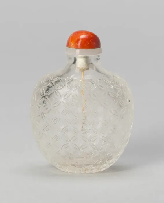 Framed Print : Snuff Bottle with Cash'Pattern, Qing dynasty (1644-1911), 1750-1800 Framed Print : Snuff Bottle with Cash'Pattern, Qing dynasty (1644-1911), 1750-1800