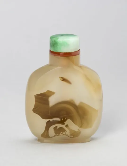 Framed Print : Snuff Bottle with a Hawk and a Bear beneath a Tree, Qing dynasty (1644-1911), 1820-1880 Framed Print : Snuff Bottle with a Hawk and a Bear beneath a Tree, Qing dynasty (1644-1911), 1820-1880