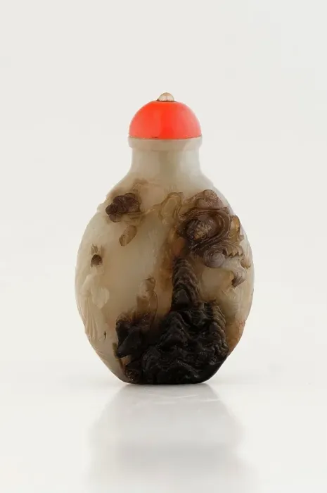 Framed Print : Snuff bottle with lid, 18th century. Creator: Unknown Framed Print : Snuff bottle with lid, 18th century. Creator: Unknown