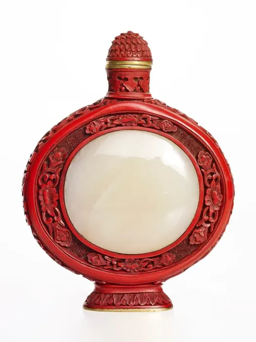Framed Print : Snuff bottle with lid, 18th century. Creator: Unknown Framed Print : Snuff bottle with lid, 18th century. Creator: Unknown