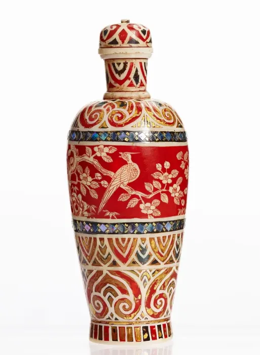 Framed Print : Snuff bottle with lid, 18th century. Creator: Unknown Framed Print : Snuff bottle with lid, 18th century. Creator: Unknown