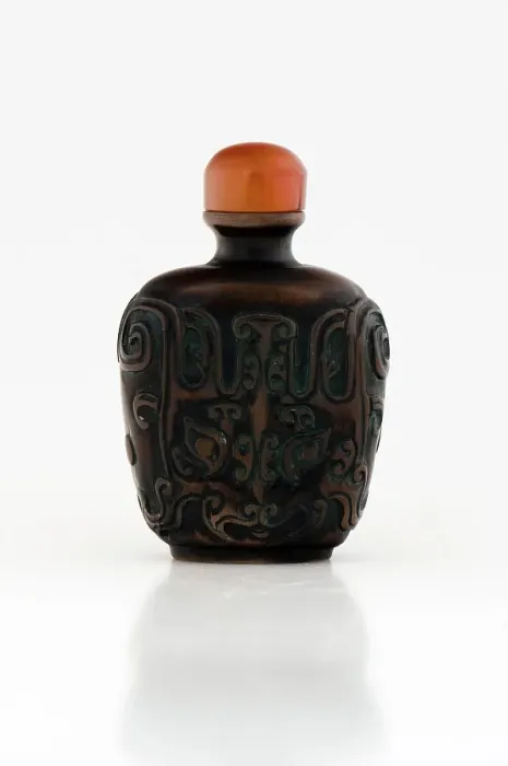 Framed Print : Snuff bottle with stopper, 18th century. Creator: Unknown Framed Print : Snuff bottle with stopper, 18th century. Creator: Unknown