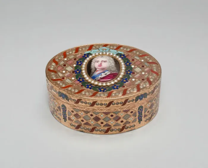 Framed Print : Snuff Box: Portrait of Saxon Prince, Dresden, c. 1775 / 80 Framed Print : Snuff Box: Portrait of Saxon Prince, Dresden, c. 1775 / 80