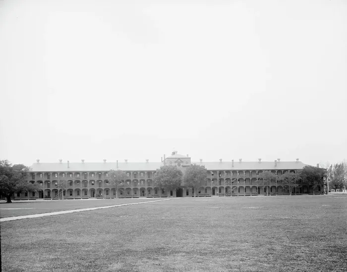 Framed Print : Soldiers barracks, Fort Monroe, Va. between 1900 and 1906. Creator: Unknown Framed Print : Soldiers barracks, Fort Monroe, Va. between 1900 and 1906. Creator: Unknown