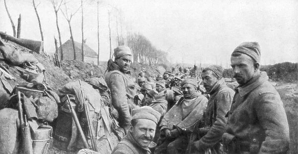 Soldiers of a French Zouave regiment between Lizarne and Boesinghe, Belgium, 24 April 1915