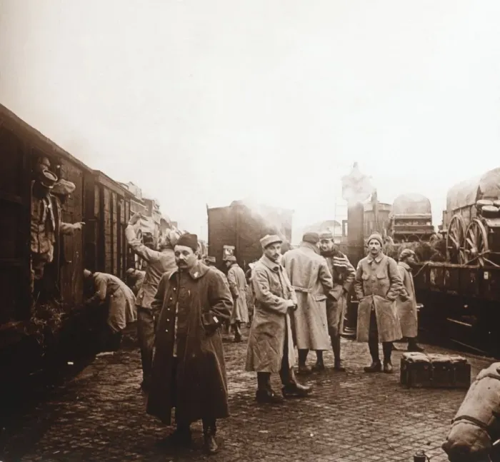 Framed Print : Soldiers going to the Somme, Epernay, northern France, c1914-c1918 Framed Print : Soldiers going to the Somme, Epernay, northern France, c1914-c1918