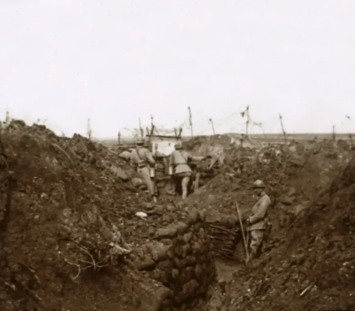 Framed Print : Soldiers in the trenches, Massiges, northern France, c1914-c1918 Framed Print : Soldiers in the trenches, Massiges, northern France, c1914-c1918