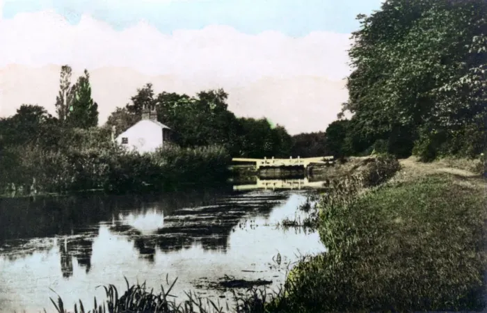 Framed Print : Sonning Lock on the River Thames, Berkshire, 1926. Artist: Cavenders Ltd Framed Print : Sonning Lock on the River Thames, Berkshire, 1926. Artist: Cavenders Ltd