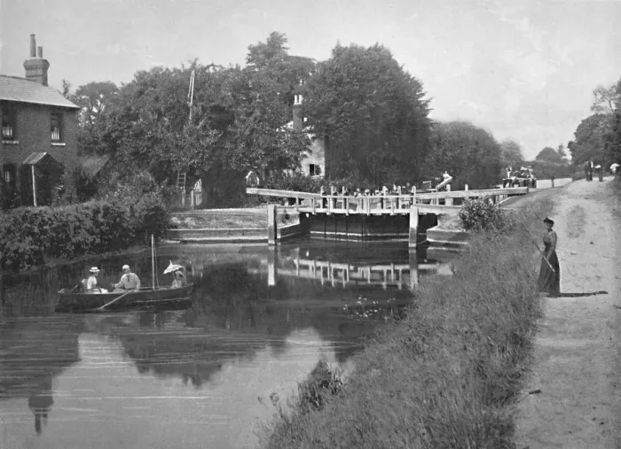 Framed Print : Sonning Lock: On the Thames, c1896. Artist: GW Wilson and Company Framed Print : Sonning Lock: On the Thames, c1896. Artist: GW Wilson and Company