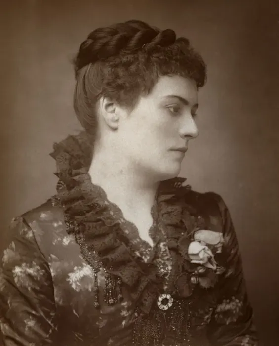 Framed Print : Sophie Eyre, British actress, 1883. Artist: St Jamess Photographic Co Framed Print : Sophie Eyre, British actress, 1883. Artist: St Jamess Photographic Co
