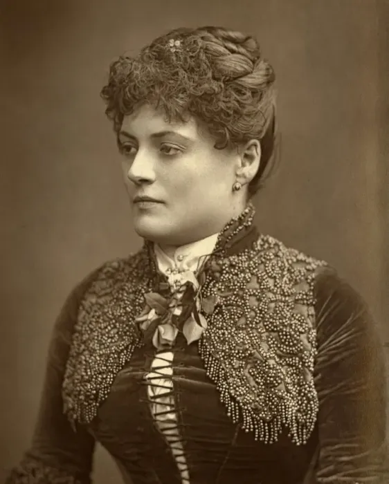 Framed Print : Sophie Eyre, British actress, 1887. Artist: Ernest Barraud Framed Print : Sophie Eyre, British actress, 1887. Artist: Ernest Barraud