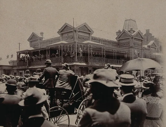 Framed Print : South Africa: a large crowd of people gathered outside a building in Johannesburg, 1896. Creator: Unknown Framed Print : South Africa: a large crowd of people gathered outside a building in Johannesburg, 1896. Creator: Unknown