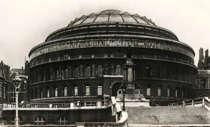 Framed Print : South entrance of the Royal Albert Hall, London, early 20th Century Framed Print : South entrance of the Royal Albert Hall, London, early 20th Century