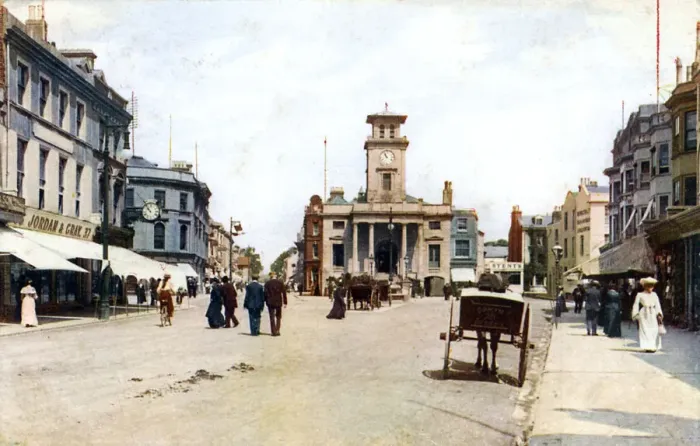 Framed Print : South Street, Worthing, West Sussex, c1900s-1920s Framed Print : South Street, Worthing, West Sussex, c1900s-1920s