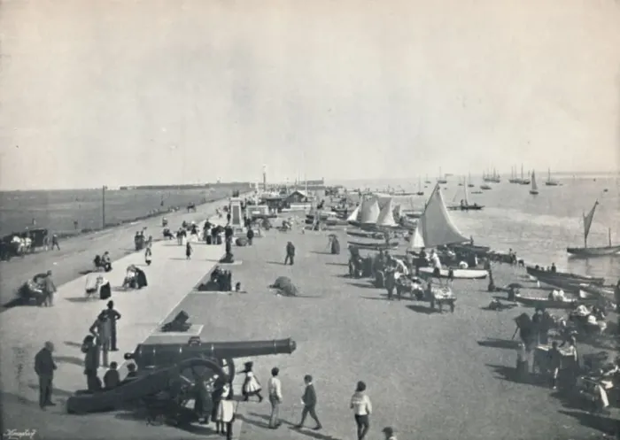 Framed Print : Southsea - General View of the Beach, 1895 Framed Print : Southsea - General View of the Beach, 1895