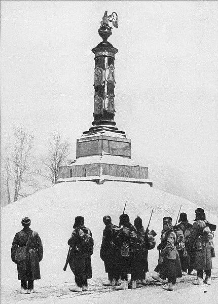 Soviet soldiers at the monument to the heroes of the War of 1812 in the village of Tarutino Kaluga r Artist: Anonymous