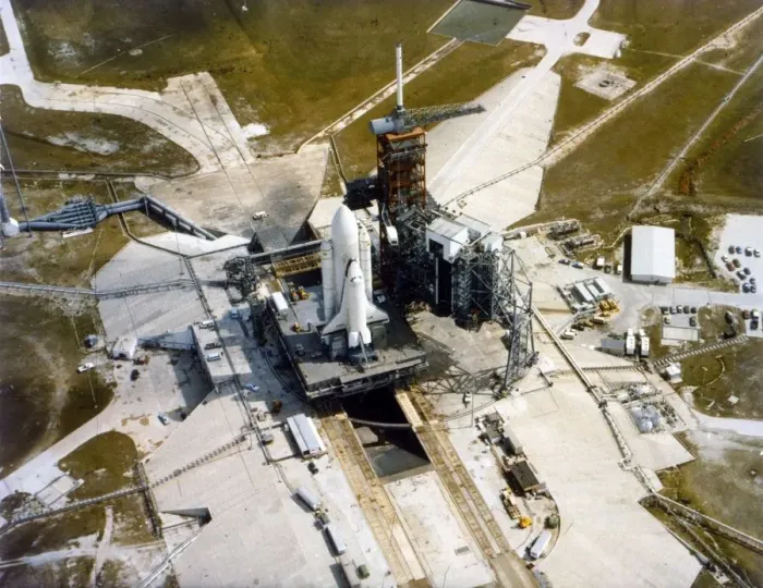 Framed Print : Space Shuttle Orbiter on the launch pad, Kennedy Space Center, Merritt Island, Florida, USA, 1980s Framed Print : Space Shuttle Orbiter on the launch pad, Kennedy Space Center, Merritt Island, Florida, USA, 1980s