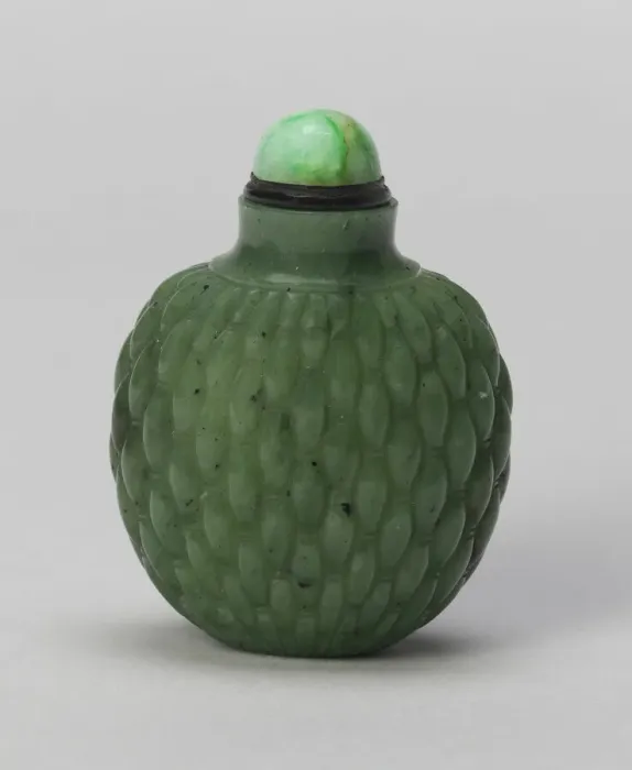 Framed Print : Spade-Shaped Snuff Bottle with Basketweave Patterns, Qing dynasty (1644-1911), 1770-1850 Framed Print : Spade-Shaped Snuff Bottle with Basketweave Patterns, Qing dynasty (1644-1911), 1770-1850