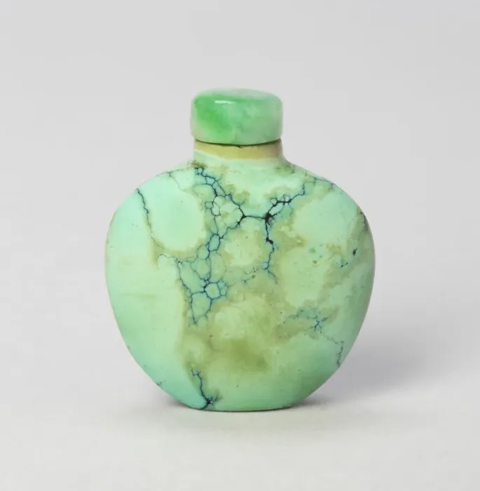 Framed Print : Spade-Shaped Snuff Bottle, Qing dynasty (1644-1911), 1800-1900. Creator: Unknown Framed Print : Spade-Shaped Snuff Bottle, Qing dynasty (1644-1911), 1800-1900. Creator: Unknown
