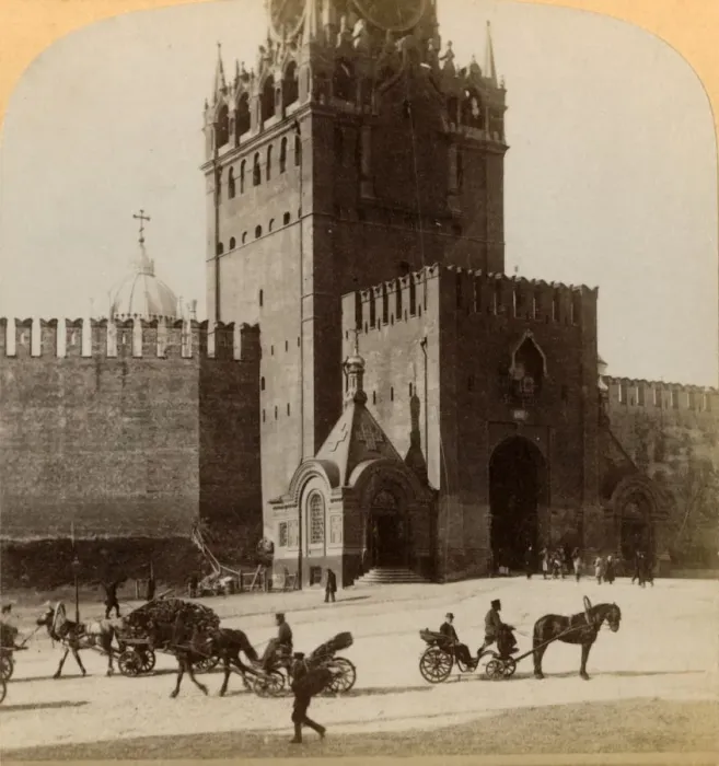 Framed Print : Spaski Voroto, Sacred Gate of the Kremlin Framed Print : Spaski Voroto, Sacred Gate of the Kremlin
