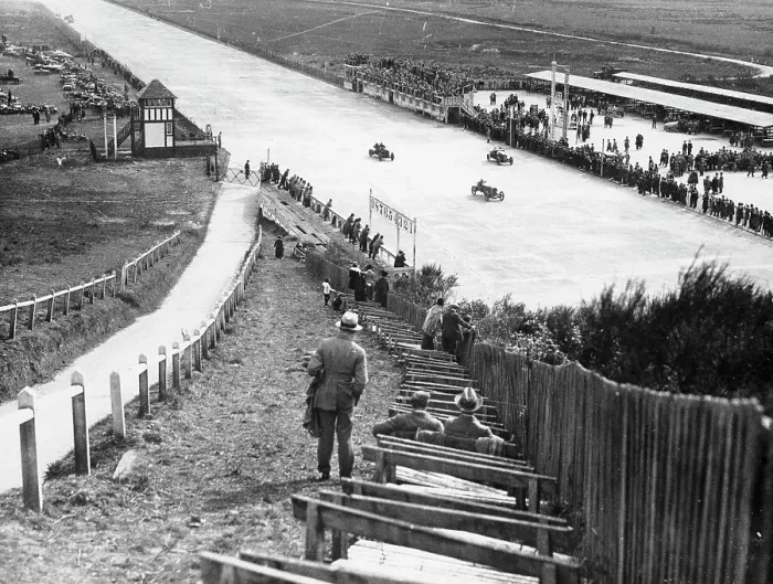 Framed Print : Spectators watching motor racing from the Test Hill, Brooklands, Surrey, (1920s?) Framed Print : Spectators watching motor racing from the Test Hill, Brooklands, Surrey, (1920s?)