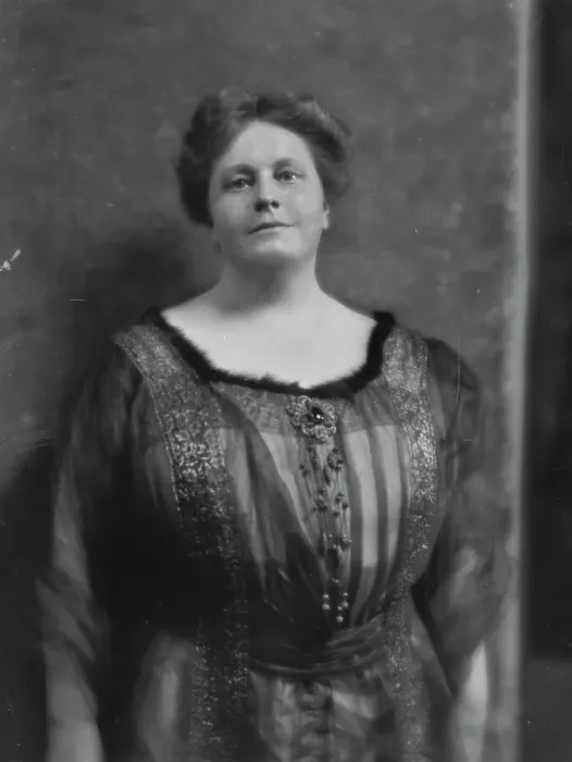 Framed Print : Spencer, H.K. Mrs. portrait photograph, 1915. Creator: Arnold Genthe Framed Print : Spencer, H.K. Mrs. portrait photograph, 1915. Creator: Arnold Genthe