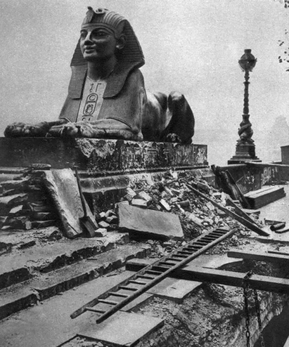 Framed Print : Sphinx damaged by a German bomb dropped on the Embankment, 4th September 1917, (1935) Framed Print : Sphinx damaged by a German bomb dropped on the Embankment, 4th September 1917, (1935)