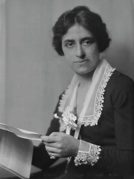 Splint, Miss, portrait photograph, 1916. Creator: Arnold Genthe
