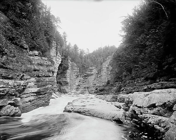 Split Rock, near view, Ausable Chasm, N.Y. between 1900 and 1910. Creator: Unknown