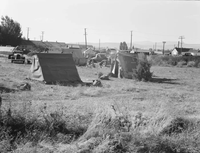 Framed Print : Squatter camp entering potato town, Malin, Klamath County, Oregon, 1939. Creator: Dorothea Lange