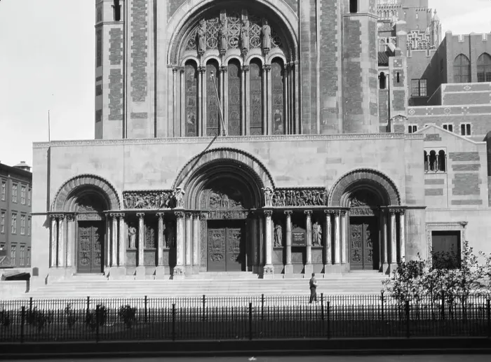 Framed Print : St. Bartholomew's Church, New York City, between 1896 and 1942. Creator: Arnold Genthe Framed Print : St. Bartholomew's Church, New York City, between 1896 and 1942. Creator: Arnold Genthe