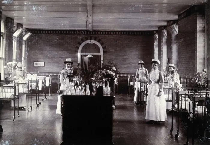 Framed Print : St Bartholomew's Hospital, London: nurses in a ward, c1908. Creator: Unknown. St Bartholomew's Hospital, London: nurses in a ward, c1908. Creator: Unknown Framed Print : St Bartholomew's Hospital, London: nurses in a ward, c1908. Creator: Unknown. St Bartholomew's Hospital, London: nurses in a ward, c1908. Creator: Unknown