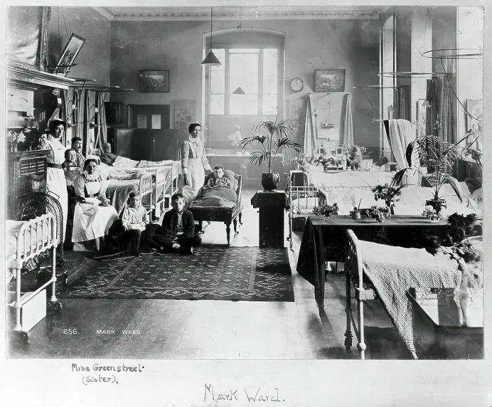 Framed Print : St Bartholomew's Hospital, London: patients and nurses in Mark ward, c1908. Creator: Unknown. St Bartholomew's Hospital, London: patients and nurses in Mark ward, c1908 Framed Print : St Bartholomew's Hospital, London: patients and nurses in Mark ward, c1908. Creator: Unknown. St Bartholomew's Hospital, London: patients and nurses in Mark ward, c1908