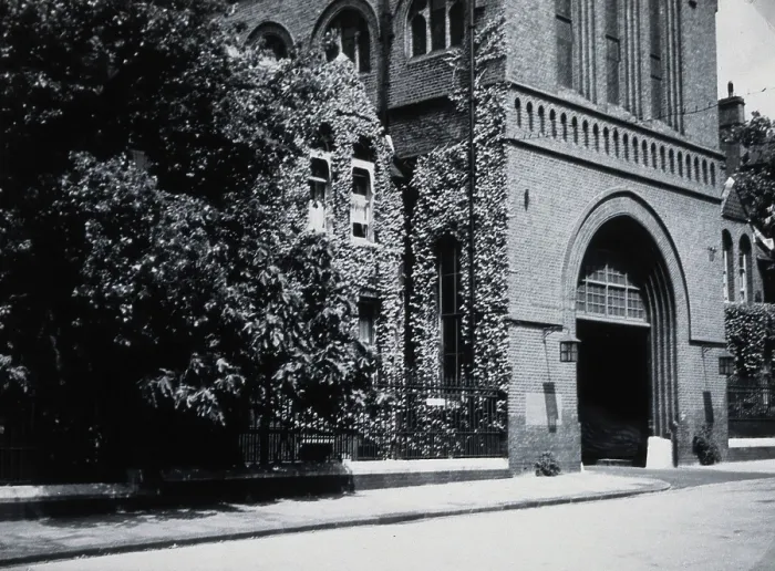 Framed Print : St Charles Hospital, London: the archway and the Medical Superintendent's house, c1930 Framed Print : St Charles Hospital, London: the archway and the Medical Superintendent's house, c1930