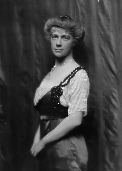 St. Goar, Mrs. portrait photograph, ca. 1912. Creator: Arnold Genthe
