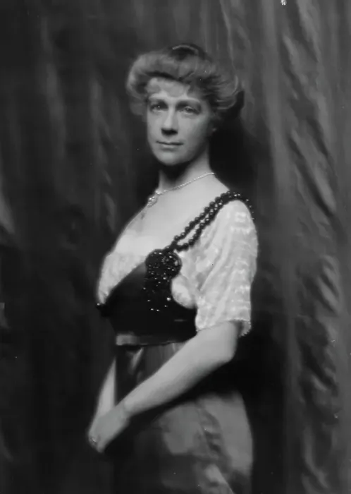 Framed Print : St. Goar, Mrs. portrait photograph, ca. 1912. Creator: Arnold Genthe Framed Print : St. Goar, Mrs. portrait photograph, ca. 1912. Creator: Arnold Genthe