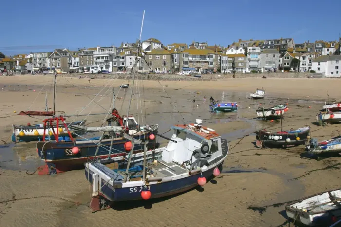 Framed Print : St Ives harbour at low tide, Cornwall Framed Print : St Ives harbour at low tide, Cornwall