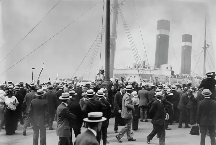 Framed Print : ST. PAUL sails, between c1910 and c1915. Creator: Bain News Service Framed Print : ST. PAUL sails, between c1910 and c1915. Creator: Bain News Service