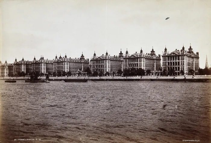 Framed Print : St Thomas's Hospital, Lambeth: exterior seen from across the Thames. Creator: Unknown. St Thomas's Hospital, Lambeth: exterior seen from across the Thames. Creator: Unknown