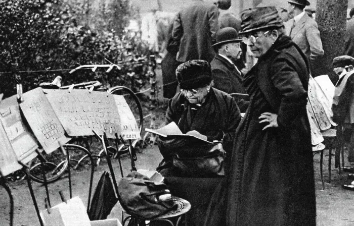 Framed Print : Stamp sellers in the Champs Elysees, Paris, 1931. Artist: Ernest Flammarion Framed Print : Stamp sellers in the Champs Elysees, Paris, 1931. Artist: Ernest Flammarion