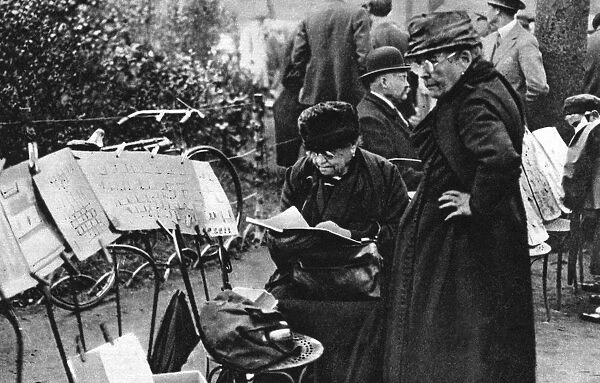 Stamp sellers in the Champs Elysees, Paris, 1931. Artist: Ernest Flammarion