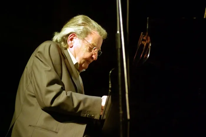 Framed Print : Stan Tracey, Braithwaite Hall, Croydon, London, 2008. Artist: Brian O Connor Framed Print : Stan Tracey, Braithwaite Hall, Croydon, London, 2008. Artist: Brian O Connor