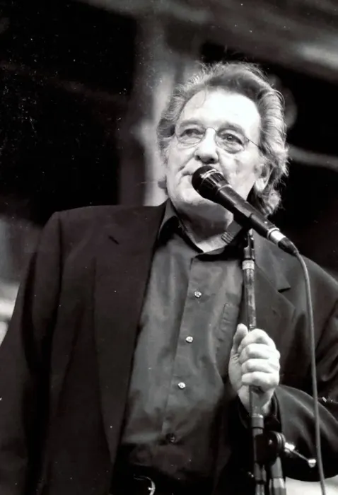 Framed Print : Stan Tracey, The Globe, London, 2000. Artist: Brian O Connor Framed Print : Stan Tracey, The Globe, London, 2000. Artist: Brian O Connor