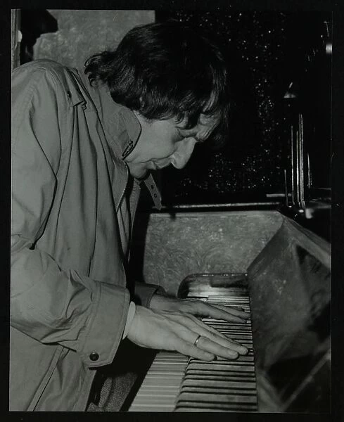 Stan Tracey playing the piano at The Bell, Codicote, Hertfordshire, 2 February 1986