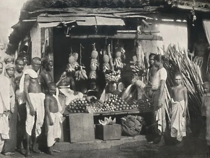 Framed Print : Stand eines Obstverkaufers in Colombo, 1926 Framed Print : Stand eines Obstverkaufers in Colombo, 1926
