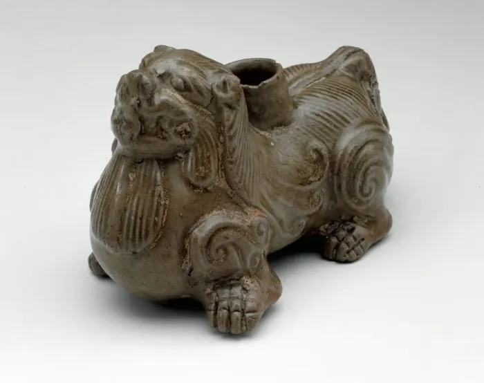 Framed Print : Stand in the Form of a Crouching Lion, Western Jin dynasty, (265-316), late 3rd century Framed Print : Stand in the Form of a Crouching Lion, Western Jin dynasty, (265-316), late 3rd century